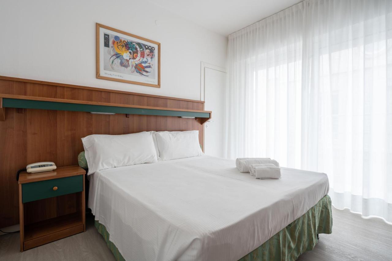Economy Double Room with Side Sea View